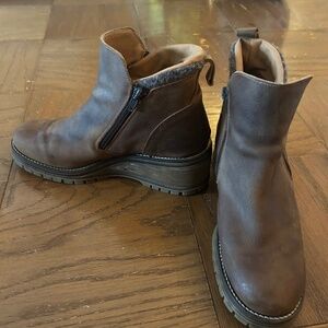 Merrell Women’s booties - Size 10